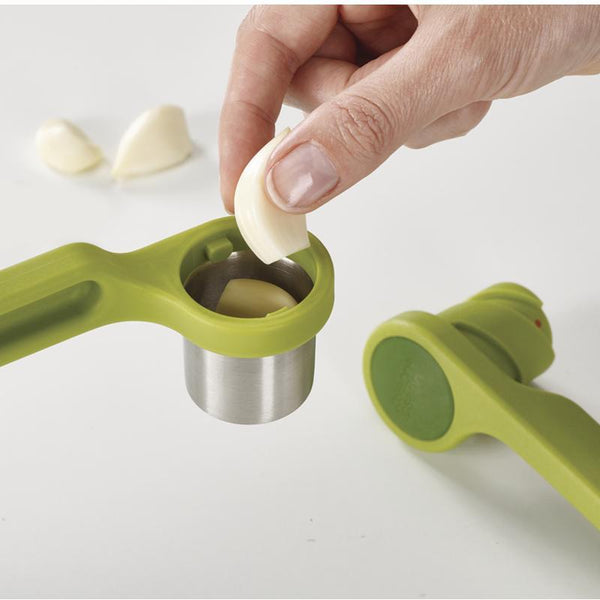 Garlic Press Helix™ Joseph Joseph www.absolutelyfab.ca
